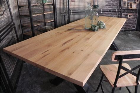 Plateaux de table .